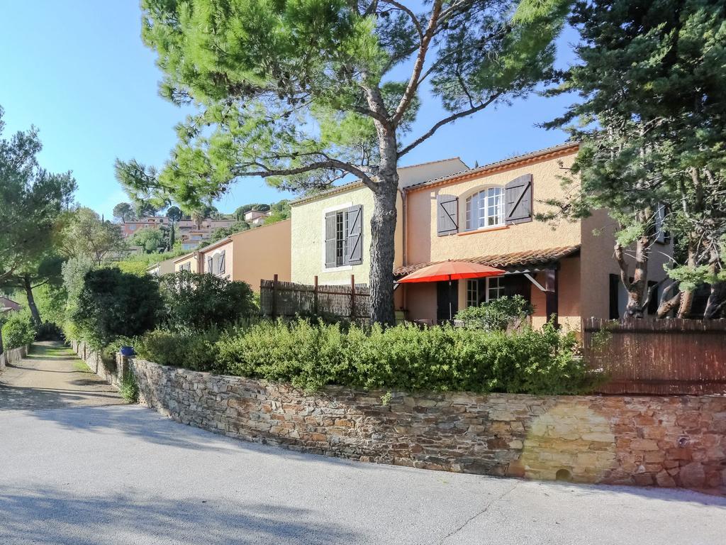 Snug Holiday Home In Bormes Les Mimosas With Pool Exterior foto